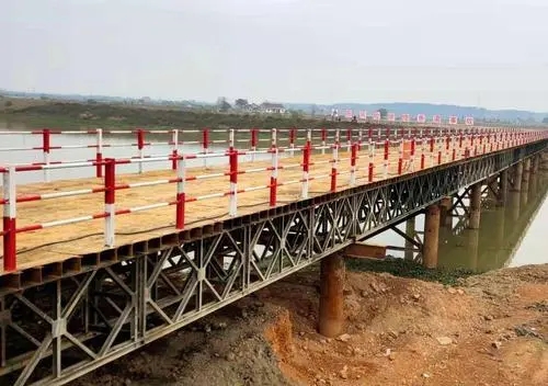 钢便桥是指用钢材临时架设的简便的桥